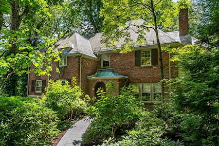 85 Ledgeways Wellesley, MA 02481