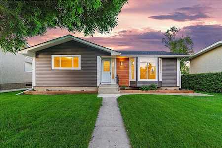7128 Hunterwood Rd NW Calgary, AB T2K 4J6
