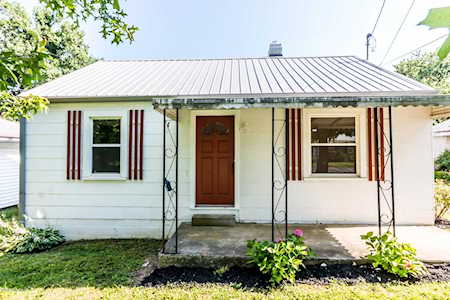 1614 Cherry Ln Shelbyville, KY 40065