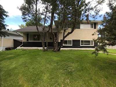 2604 Cherokee Dr NW Calgary, AB T2L 0X9
