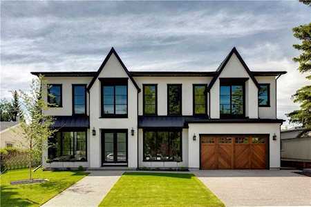 1203 Beverley Blvd SW Calgary, AB T2V 2C4