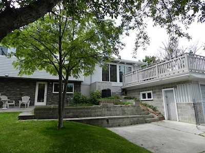 208 Hendon Dr NW Calgary, AB T2K 1Z2