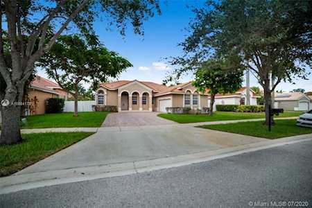 1328 NW 165th Ave Pembroke Pines, FL 33028