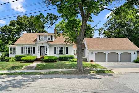 42 Buckingham Rd North Andover, MA 01845
