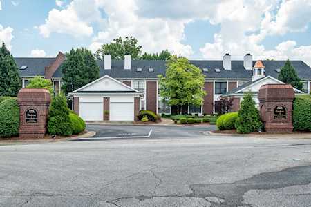 1269 Parkway Gardens Ct #204 Louisville, KY 40217