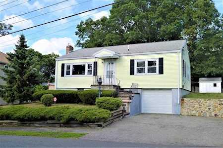 17 Elizabeth Rd Stoneham, MA 02180