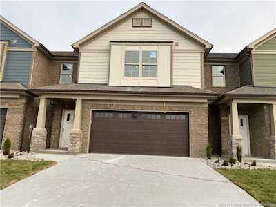 7102 Plum Creek Dr Sellersburg, IN 47172