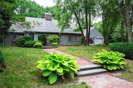 14 Bridgham Farm Rd East Providence, RI 02916