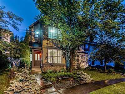 76 Somme Manor SW Calgary, AB T2T 6J4