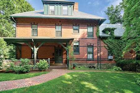 84 Upland Rd Brookline, MA 02445