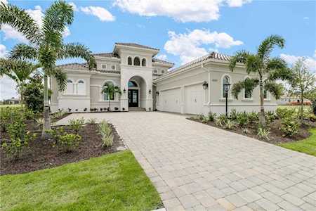 8327 Lucerne LOOP Lakewood Ranch, FL 34202