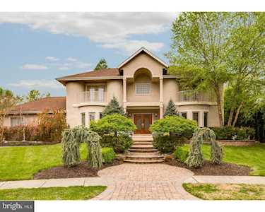 12 Carriage House Ct Cherry Hill, NJ 08003