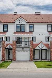 8920 Royal Oak Way NW Calgary, AB T3G 6B4