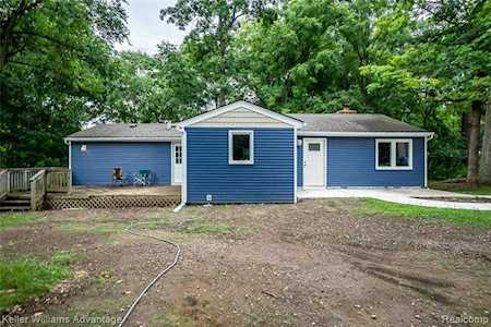 6559 Oakwood Dr Green Oak Twp, MI 48116