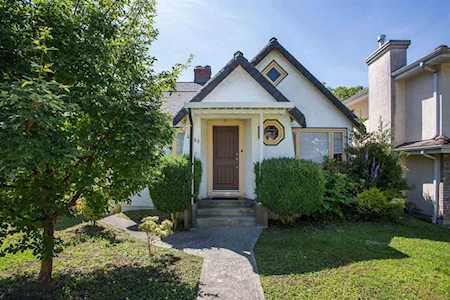 4539 Nanaimo Street Vancouver, BC V5N 5J2