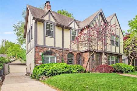 621 W 70th Terrace Kansas City, MO 64113