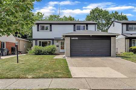 26031 Radclift Pl Oak Park, MI 48237