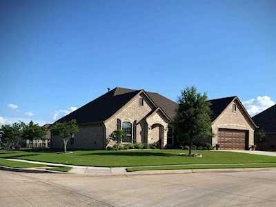 401 River Bank Lane Granbury, TX 76049