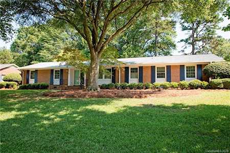 221 Sturbridge Dr Charlotte, NC 28214