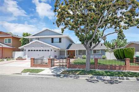 1090 Salvador Street Costa Mesa, CA 92626