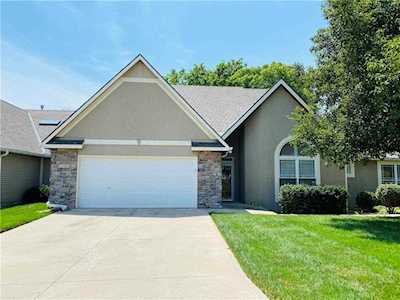 1109 Pebble Beach Dr Lansing, KS 66043