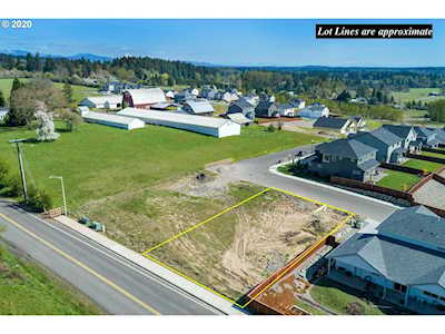 2029 E 9th St La Center, WA 98629