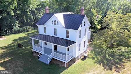 20 New Cut Rd Round Hill, VA 20141