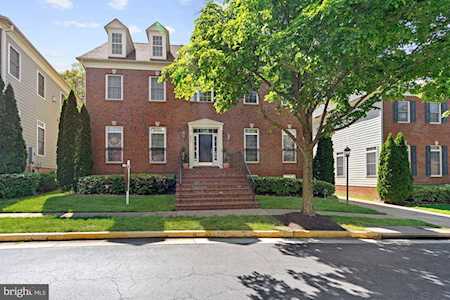 2976 Trousseau Ln Oakton, VA 22124