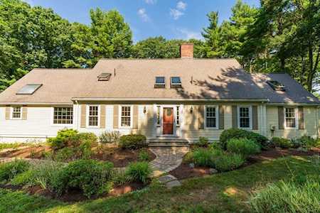 15 Standish Rd Wayland, MA 01778