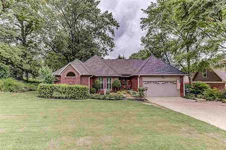 9584 Pine Point Dr Lakeland, TN 38002