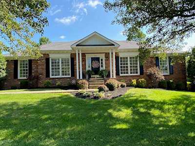 43 Cherokee Dr Shelbyville, KY 40065