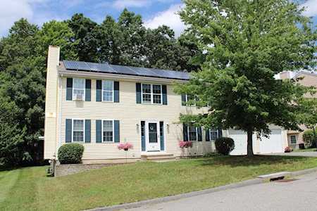 92 Moreland Green Dr Worcester, MA 01609