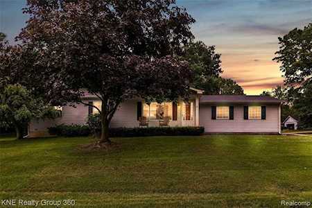 10635 Michael Blvd Hamburg Twp, MI 48169