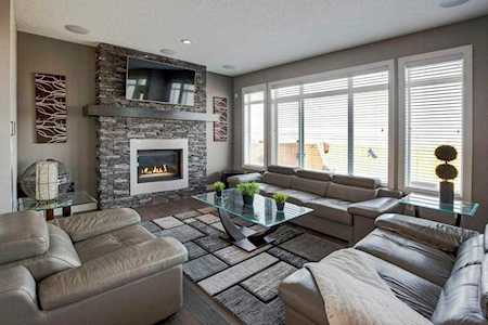 734 Hampton Hills Dr NE High River, AB T1V 0E6