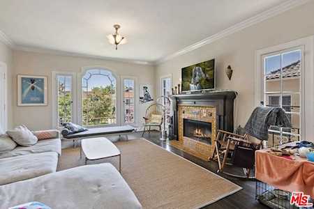821 S Mansfield Avenue #3 Los Angeles, CA 90036