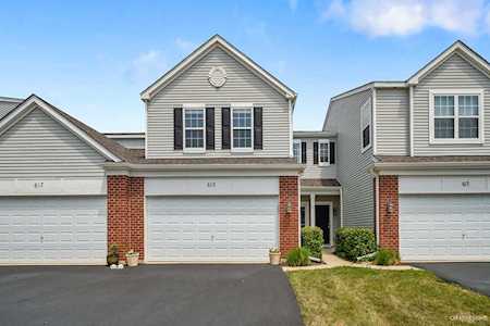 615 N Springbrook Trl #615 Oswego, IL 60543