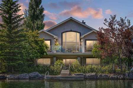 18 Mckenzie Lake Place SE Calgary, AB T2Z 2T5