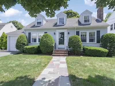 83 Barbara Rd Waltham, MA 02453