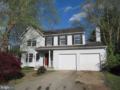 2705 Savoy Ct Crofton, MD 21114