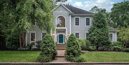 38 Battle Flagg Rd Bedford, MA 01730