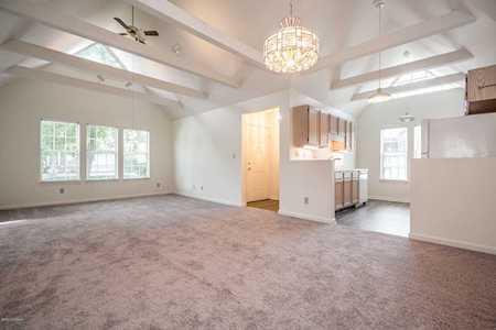 601 Eastbridge Ct Louisville, KY 40223