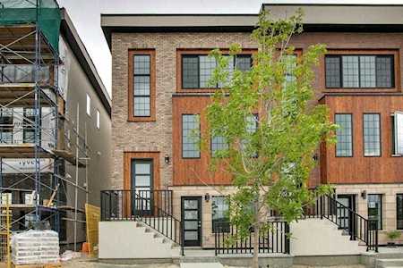 138 Greenbriar Way NW Calgary, AB T3B 6J1