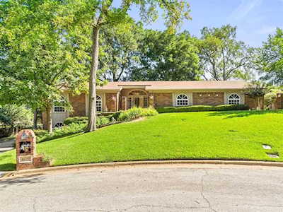 4609 Circleview Court W Haltom City, TX 76180