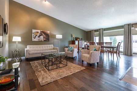 21 Edgeland Close NW Calgary, AB T3A 3B1