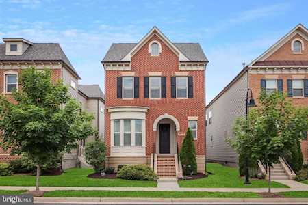 20737 Jennifer Ann Dr Ashburn, VA 20147