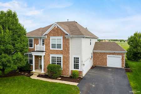 219 Ashcroft Ln Oswego, IL 60543