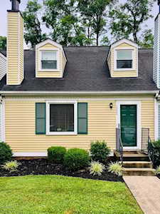 10602 Colonial Woods Way Louisville, KY 40223