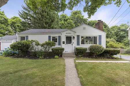 17 Francis Ave Shrewsbury, MA 01545