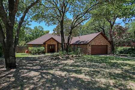 1227 Circle Lane Bedford, TX 76022