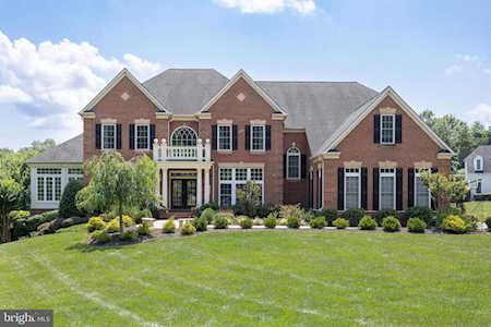 2508 Coulter Ln Oakton, VA 22124